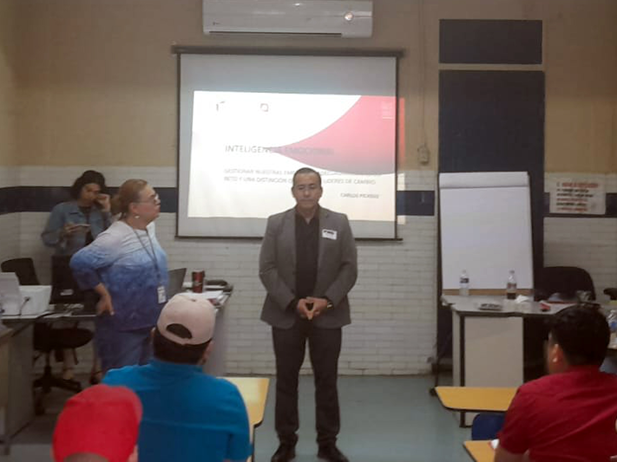 Trabajadores de TNL Express capacitados en inteligencia emocional en Nuevo Laredo