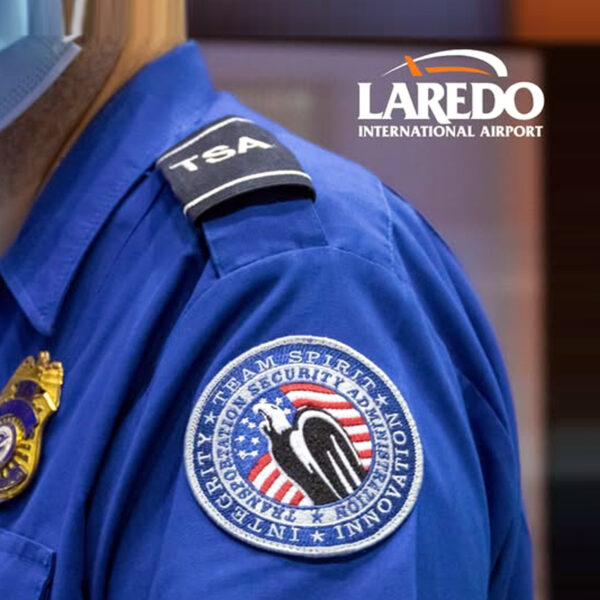 Cae en aeropuerto de Laredo con pistola en la maleta: Lo acusan y va por 15 años