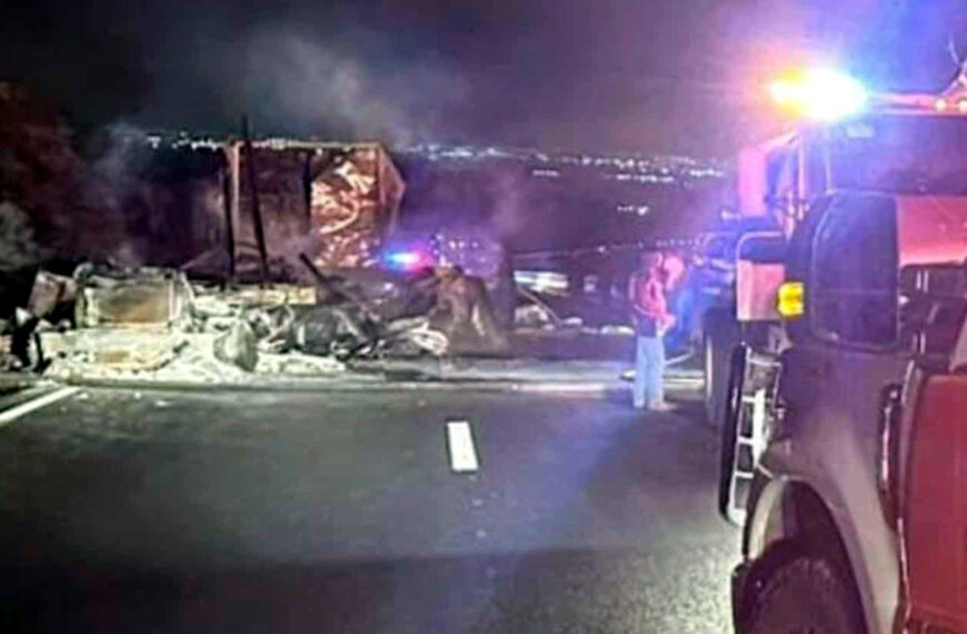 Incendio en autopista Monterrey-Laredo provoca cierre total por varias horas; tráiler y monte en llamas, bomberos presentes en la escena