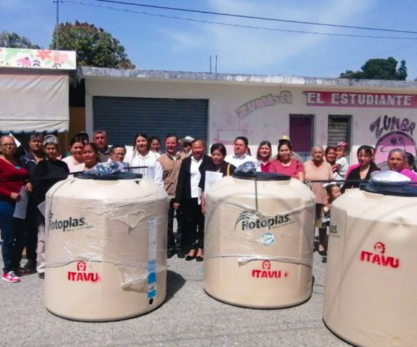 Apoya Itavu desarrollo social con dotación de tinacos a 29 familias de Tamaulipas