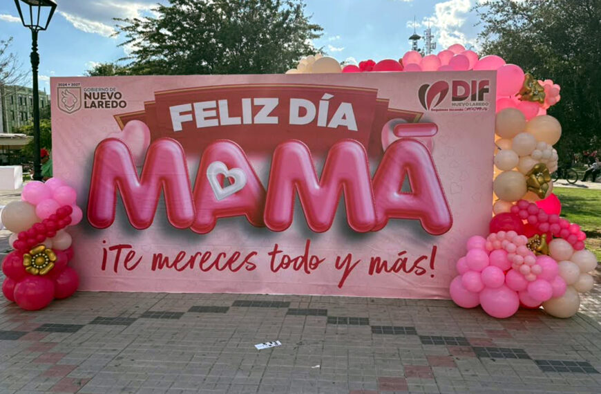 Festival del Día de las Madres en Nuevo Laredo reúne a miles en la Explanada de la Independencia.