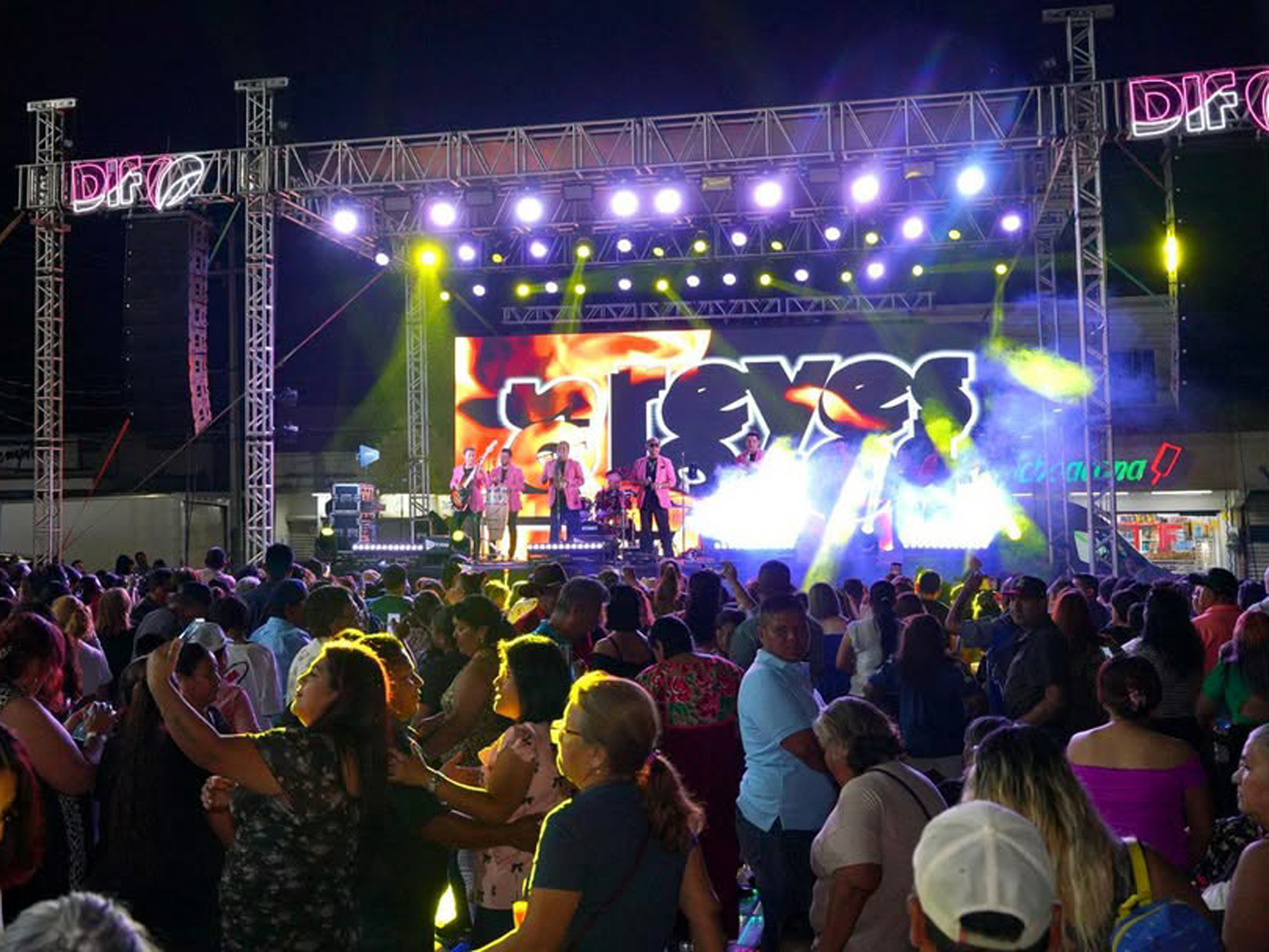 Festival del Da de las Madres en Nuevo Laredo rene a miles en la Explanada de la Independencia