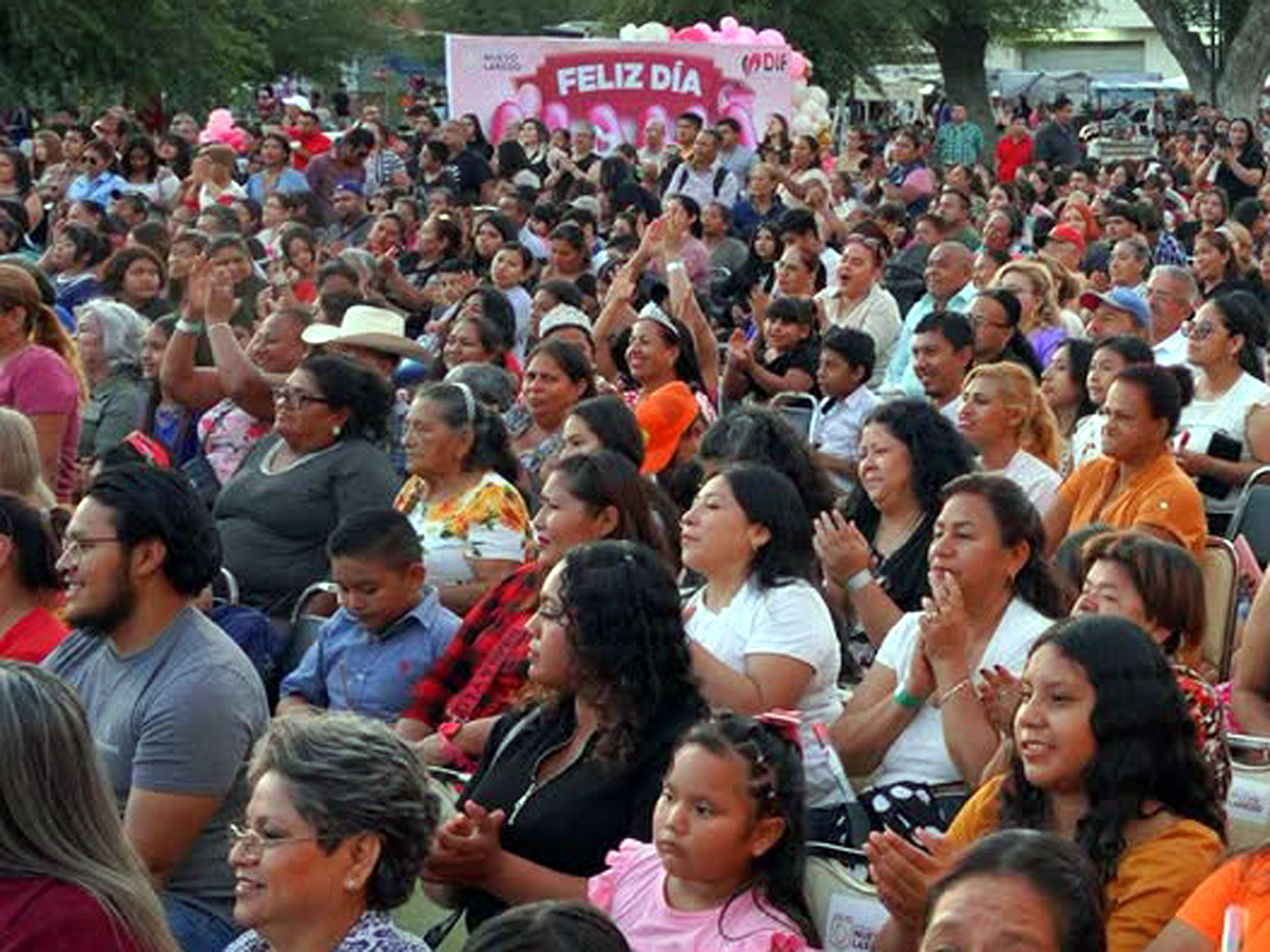 Festival del Da de las Madres en Nuevo Laredo rene a miles en la Explanada de la Independencia