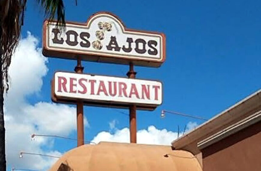 Fachada del restaurante Los Ajos en su último día de servicio