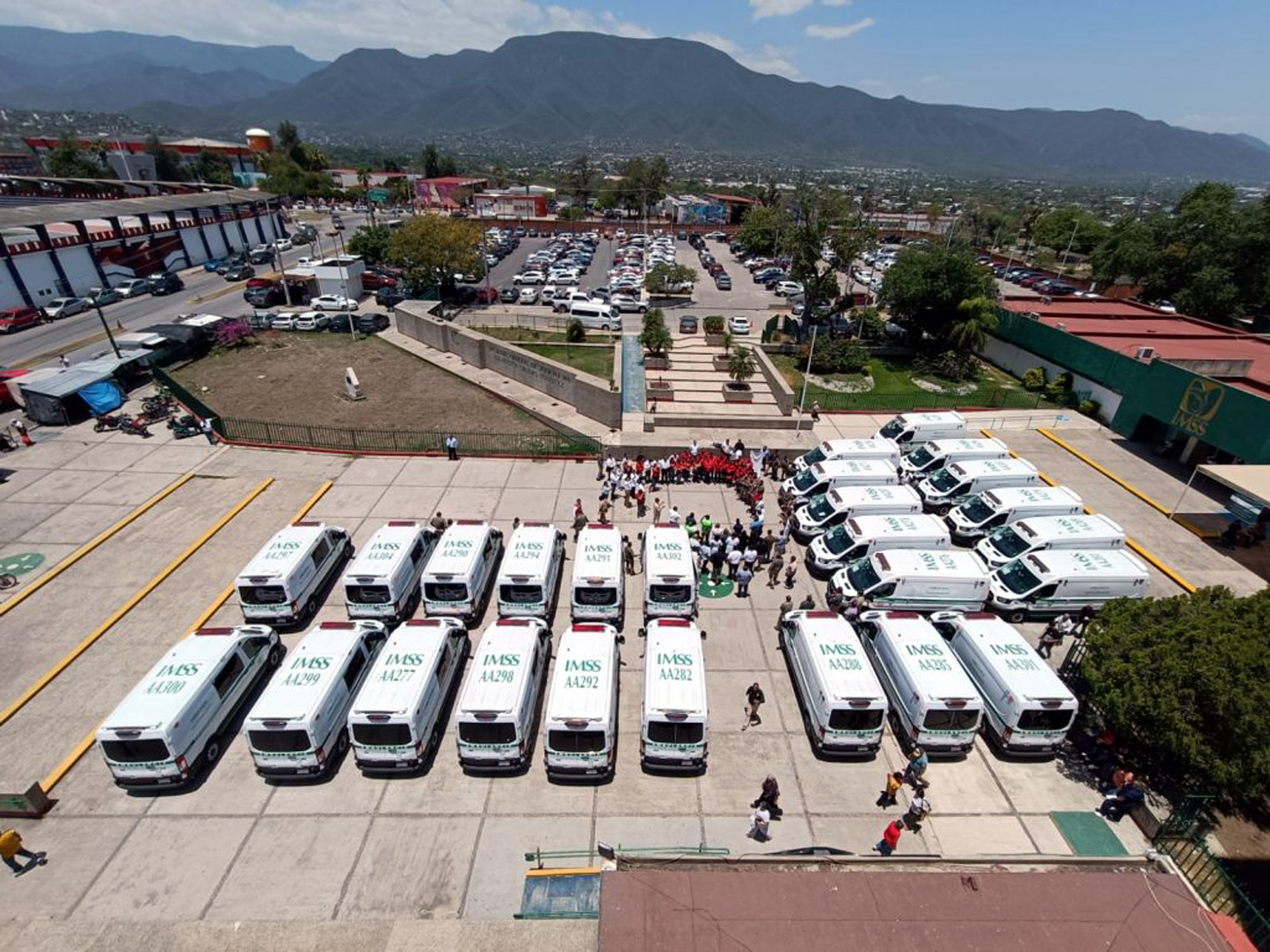 Entrega de cuatro ambulancias nuevas para hospitales del IMSS en Nuevo Laredo