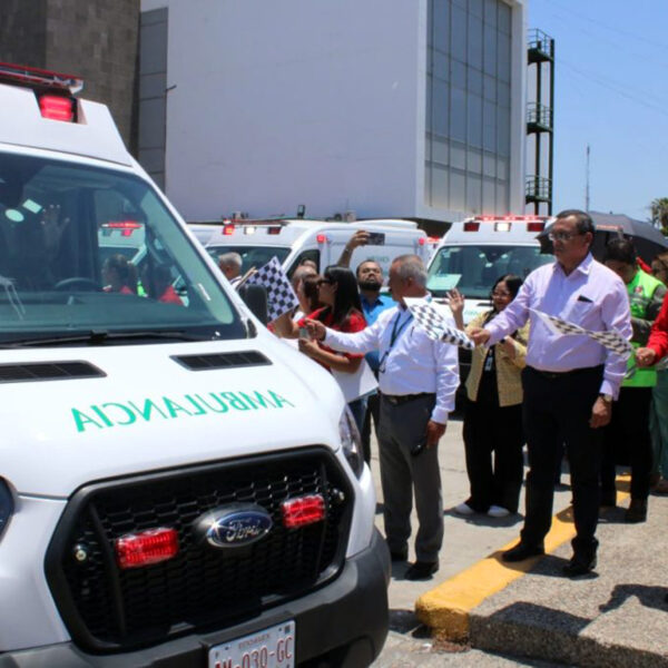 Entrega de cuatro ambulancias nuevas para hospitales del IMSS en Nuevo Laredo