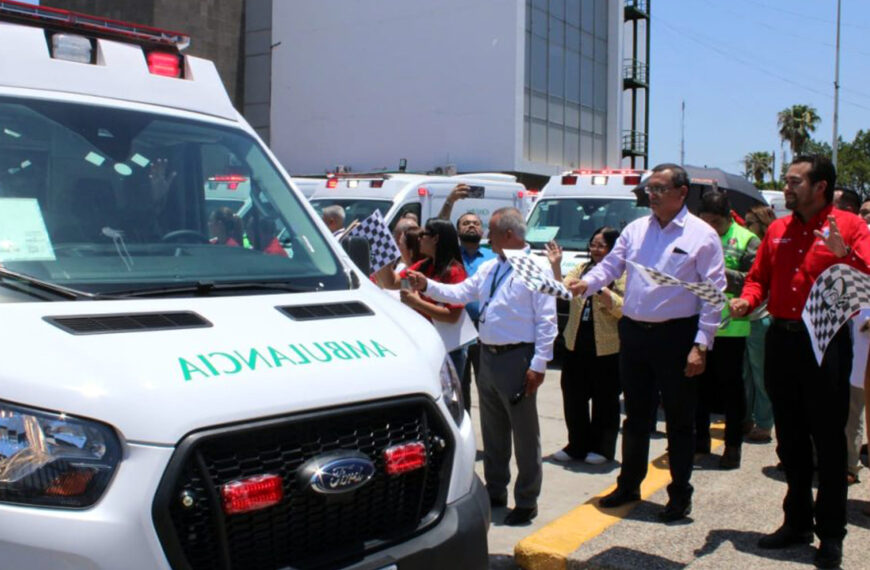 Entrega de cuatro ambulancias nuevas para hospitales del IMSS en Nuevo Laredo