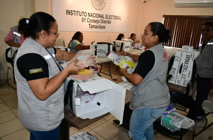 Hacen entregan de los paquetes electorales a funcionarios…