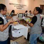 Hacen entregan de los paquetes electorales a funcionarios de casilla