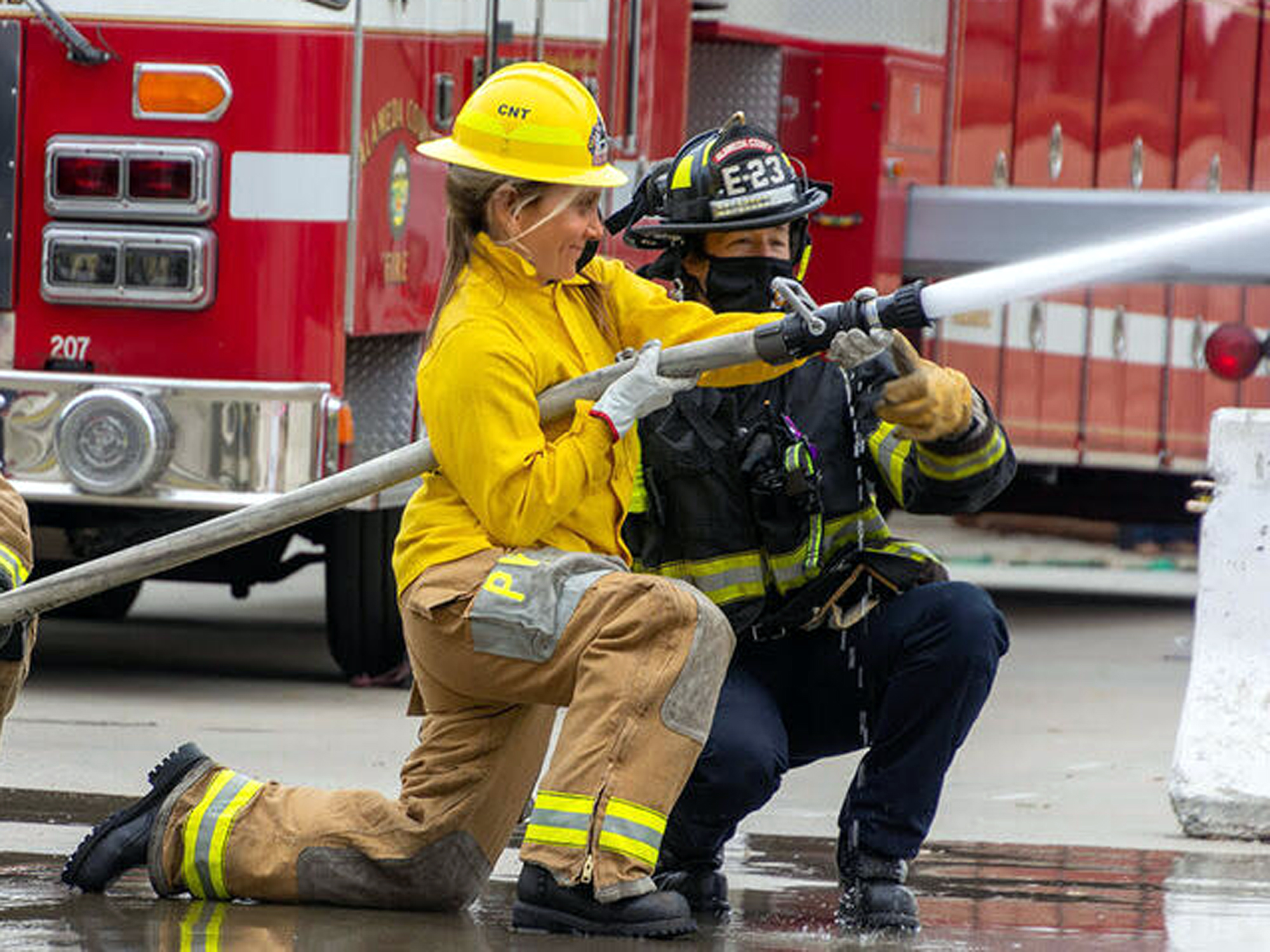 Mujeres bombero Nuevo Laredo durante curso de inducción 2025