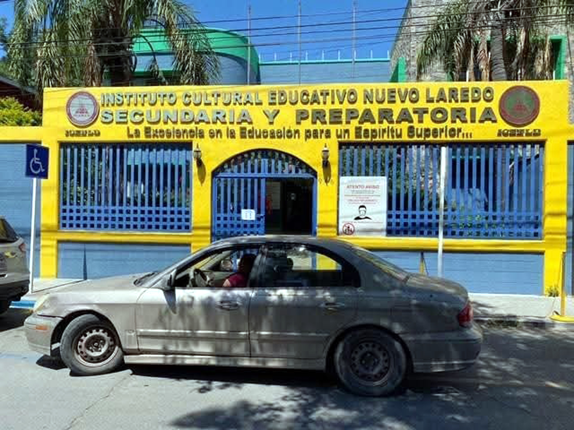 operativo CFE Nuevo Laredo vehículos militares retiran medidor el 12 de mayo de 2025
