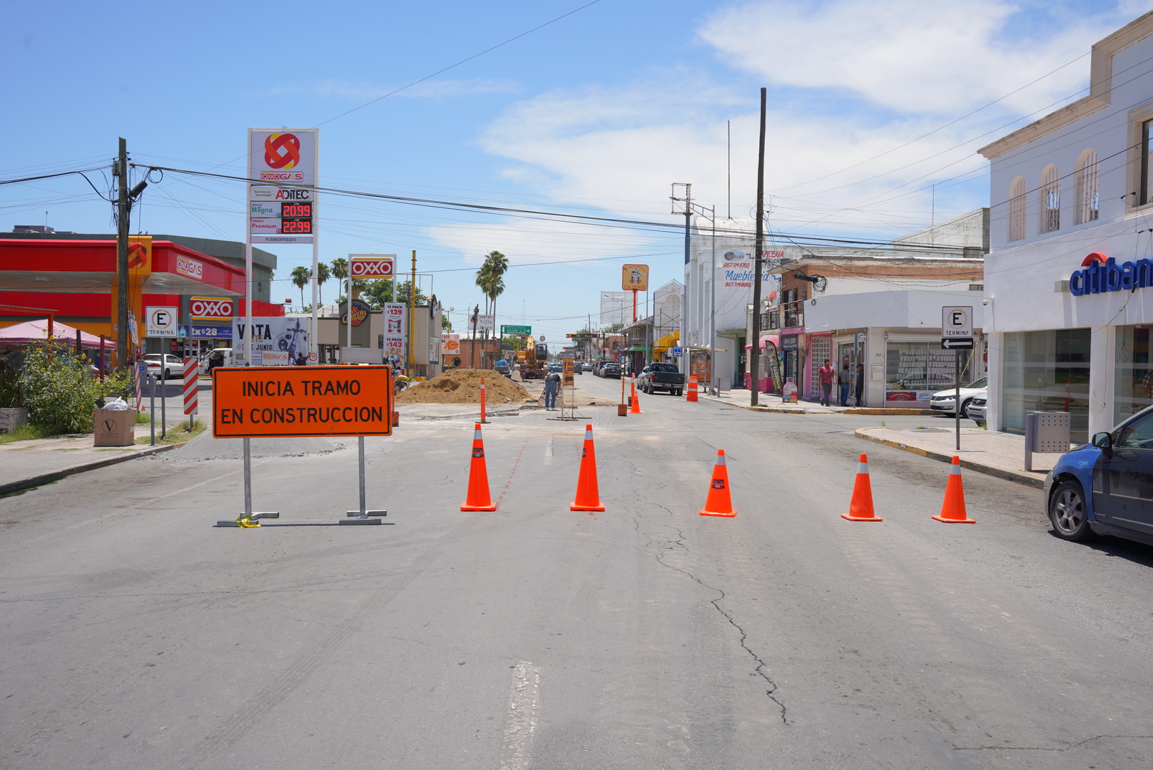 Inicio de obra de modernizacin de la Avenida Reforma en Nuevo Laredo con maquinaria pesada en accin