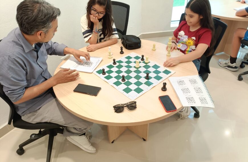 Niños y jóvenes aprenden ajedrez en la Infoteca de Nuevo Laredo