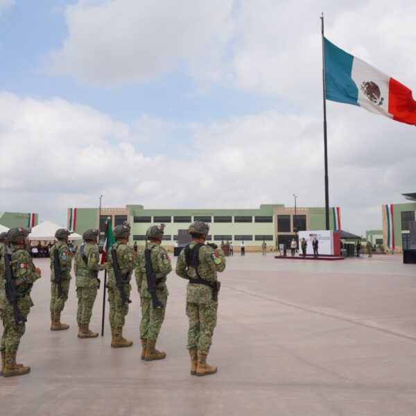 Nuevo Laredo se une a ceremonia nacional de protesta de bandera de conscriptos del servicio nacional militar