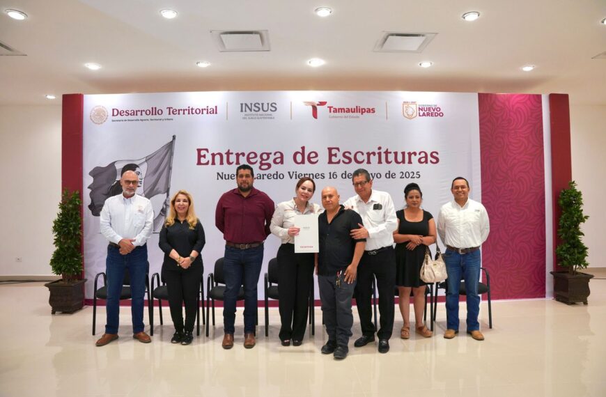 Entrega de escrituras federales en colonias de Nuevo Laredo
