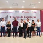 Entrega de escrituras federales en colonias de Nuevo Laredo