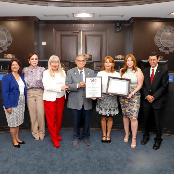 Fortalece Carmen Lilia lazos con Laredo, Texas a…