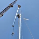 nuevas torres de iluminación, con una altura de 30 metros, ya están en proceso de instalación
