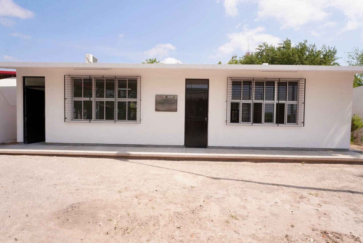 entregan obras educativas en colonias de Nuevo Laredo