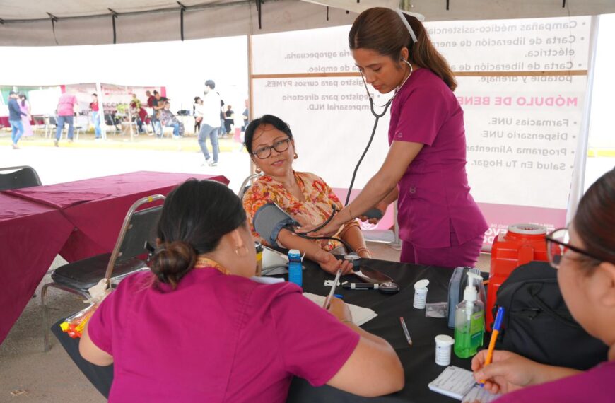 Funcionarios y ciudadanía participan en Presidencia Cerquita de Ti en Unidad Benito Juárez de Nuevo Laredo