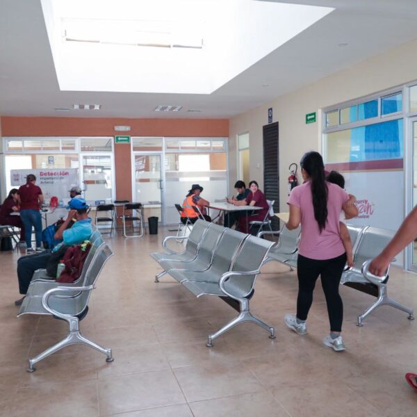Clínica UNE habilitada como refugio temporal en Nuevo Laredo durante ola de calor