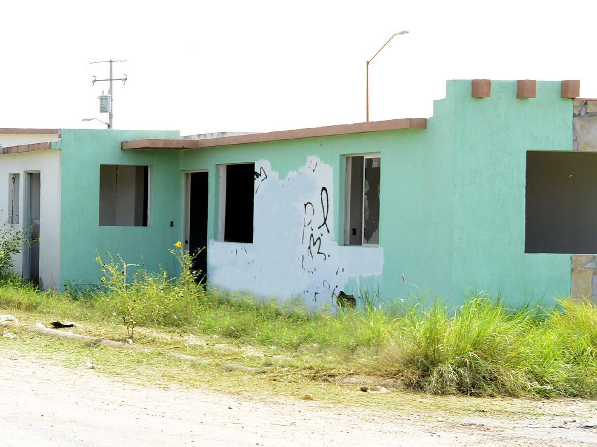 Brigadas del Infonavit inician censo casa por casa en colonias de Nuevo Laredo.
