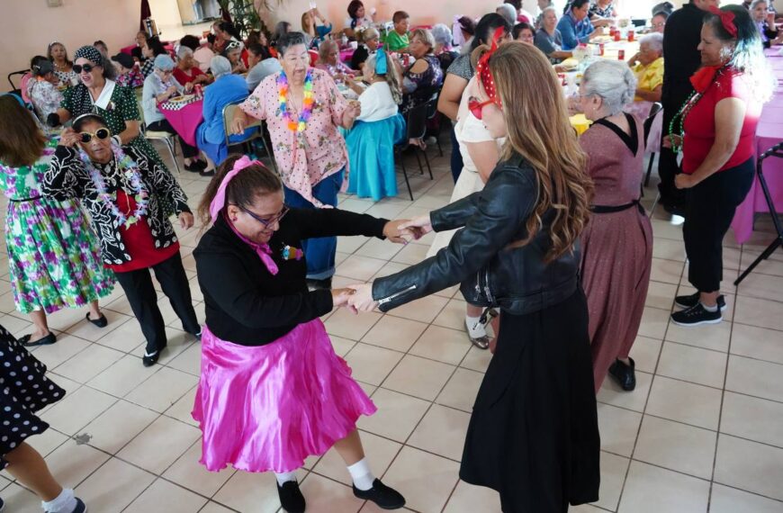 Celebran con mucha alegría el Día de las Madres en la Casa Club del Adulto Mayor