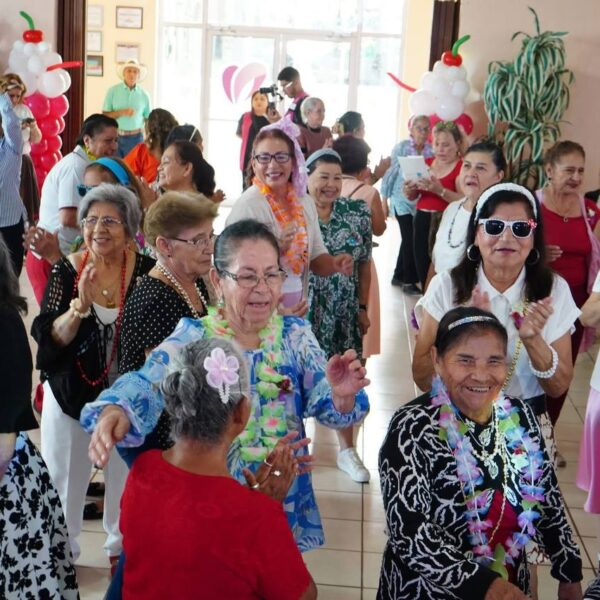 Madres adultas mayores celebran el Día de las Madres en la Casa Club del Adulto Mayor DIF Nuevo Laredo