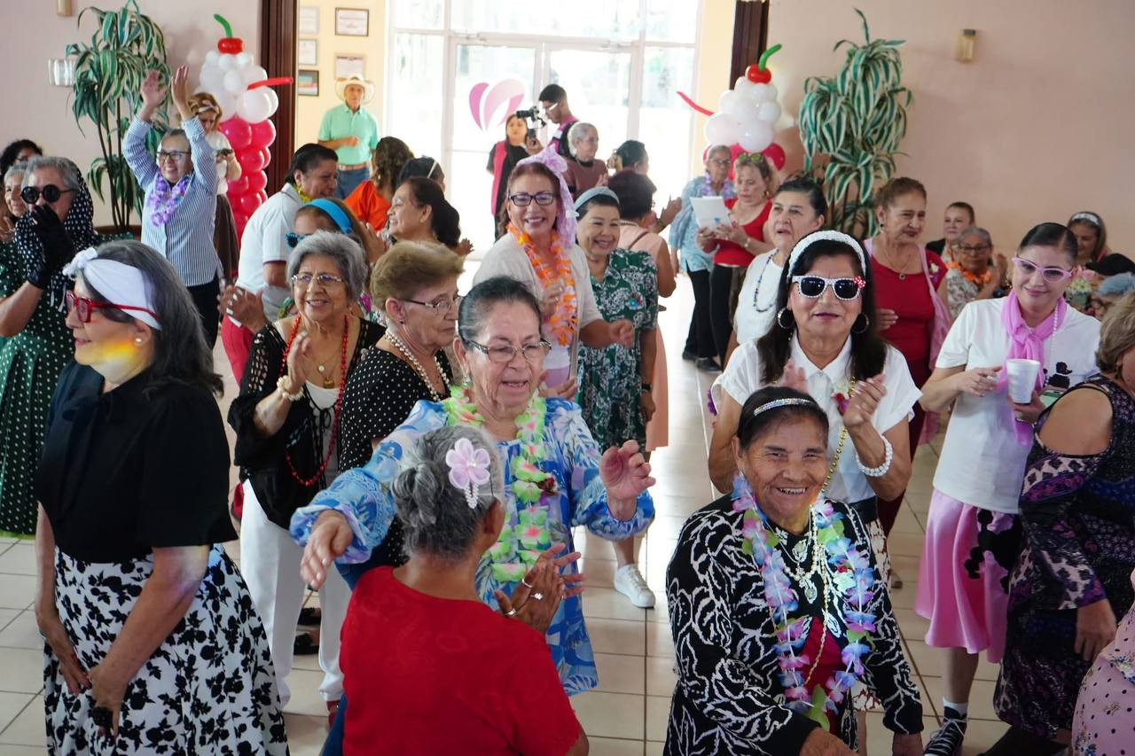 Madres adultas mayores celebran el Día de las Madres en la Casa Club del Adulto Mayor DIF Nuevo Laredo