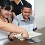 Parejas de Nuevo Laredo acuden al DIF para inscribirse en la campaña de Matrimonios Colectivos