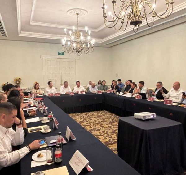 Directivos administrativos y médicos del Issste Tamaulipas sostienen reunión de trabajo