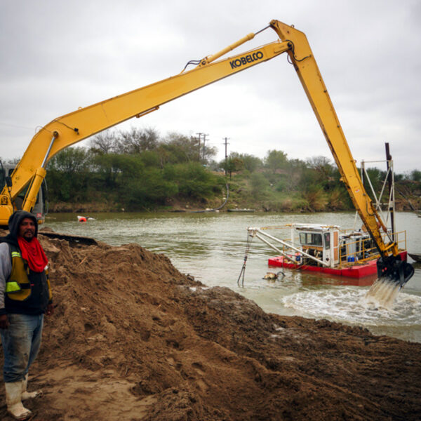 Trabajos de dragado en el Lago Casa Blanca y Río Bravo en Laredo como parte de la estrategia de defensa hídrica ante la sequía