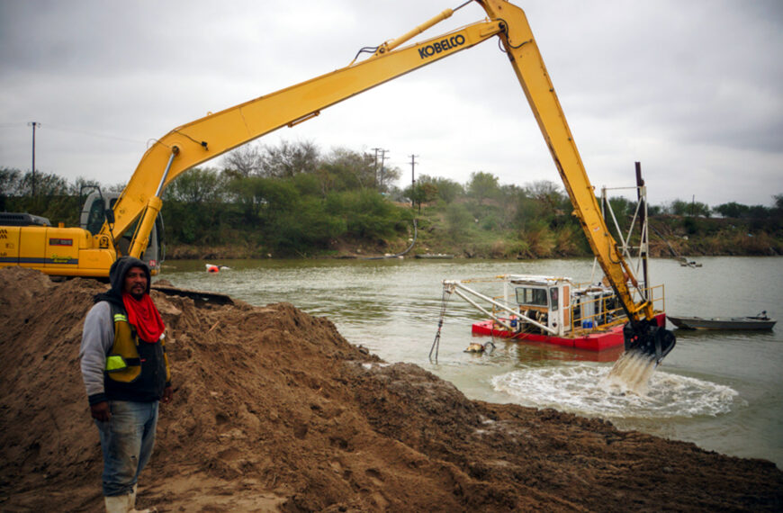 Trabajos de dragado en el Lago Casa Blanca y Río Bravo en Laredo como parte de la estrategia de defensa hídrica ante la sequía