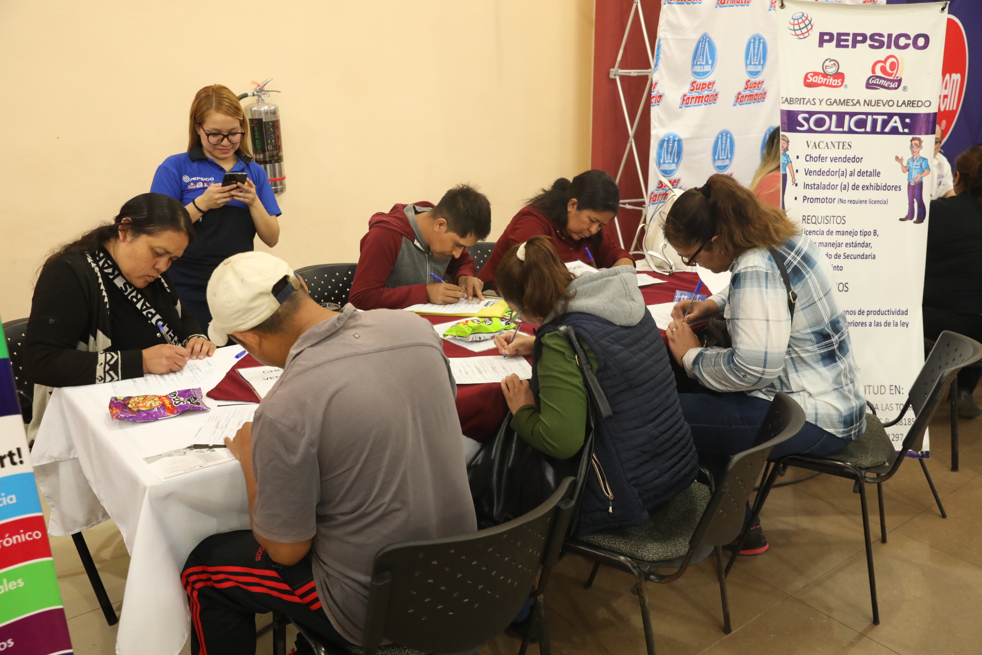 Feria de Empleo Nuevo Laredo 2025 en Centro Cvico Carlos Cant Rosas con empresas participantes