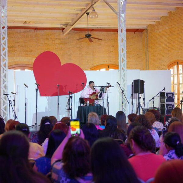 Arte y Cultura celebra madres de Nuevo Laredo con danzón, folclor y serenata romántica