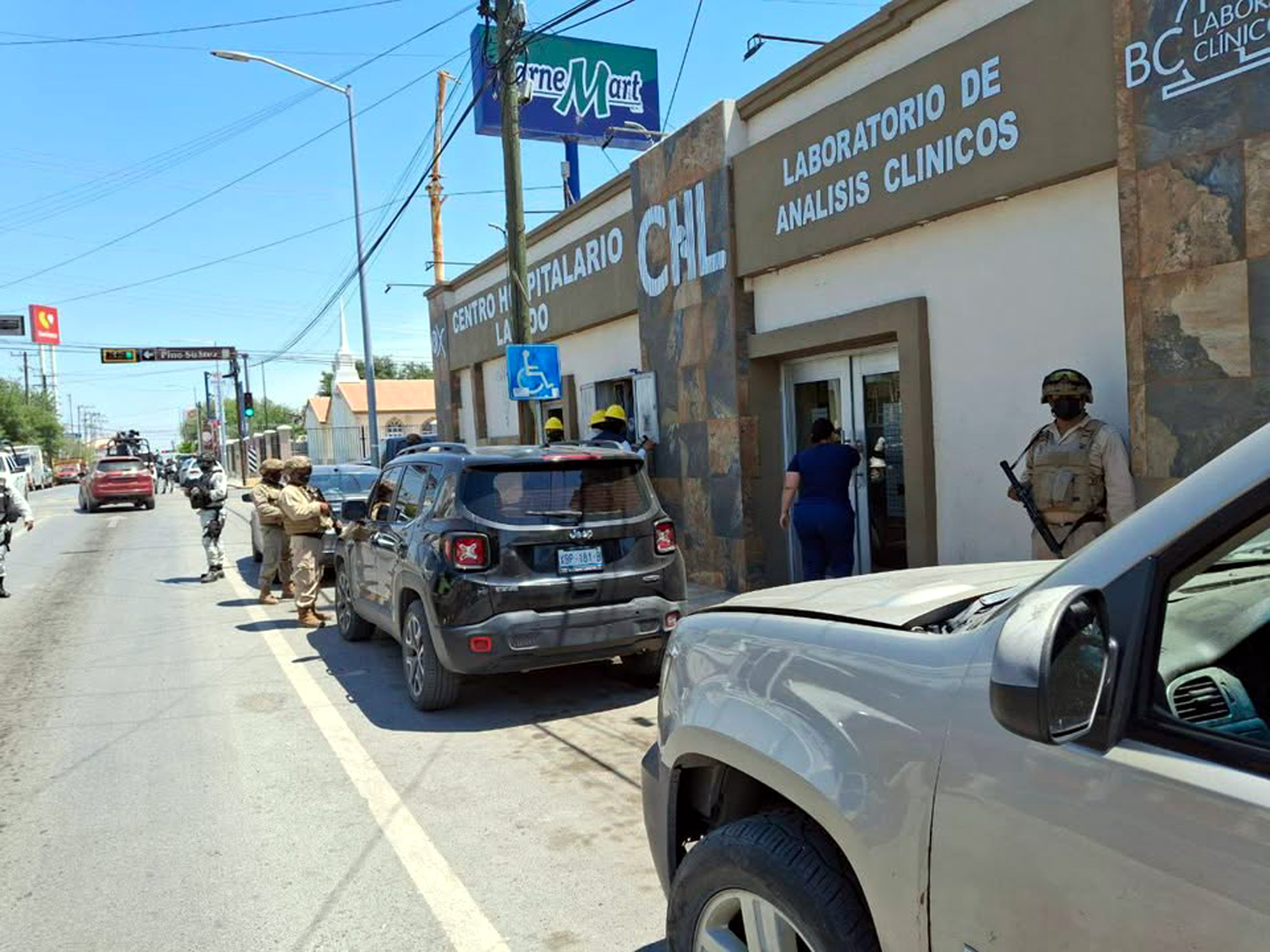 Operativo de CFE por robo de luz en el Centro Hospitalario Laredo, Nuevo Lared