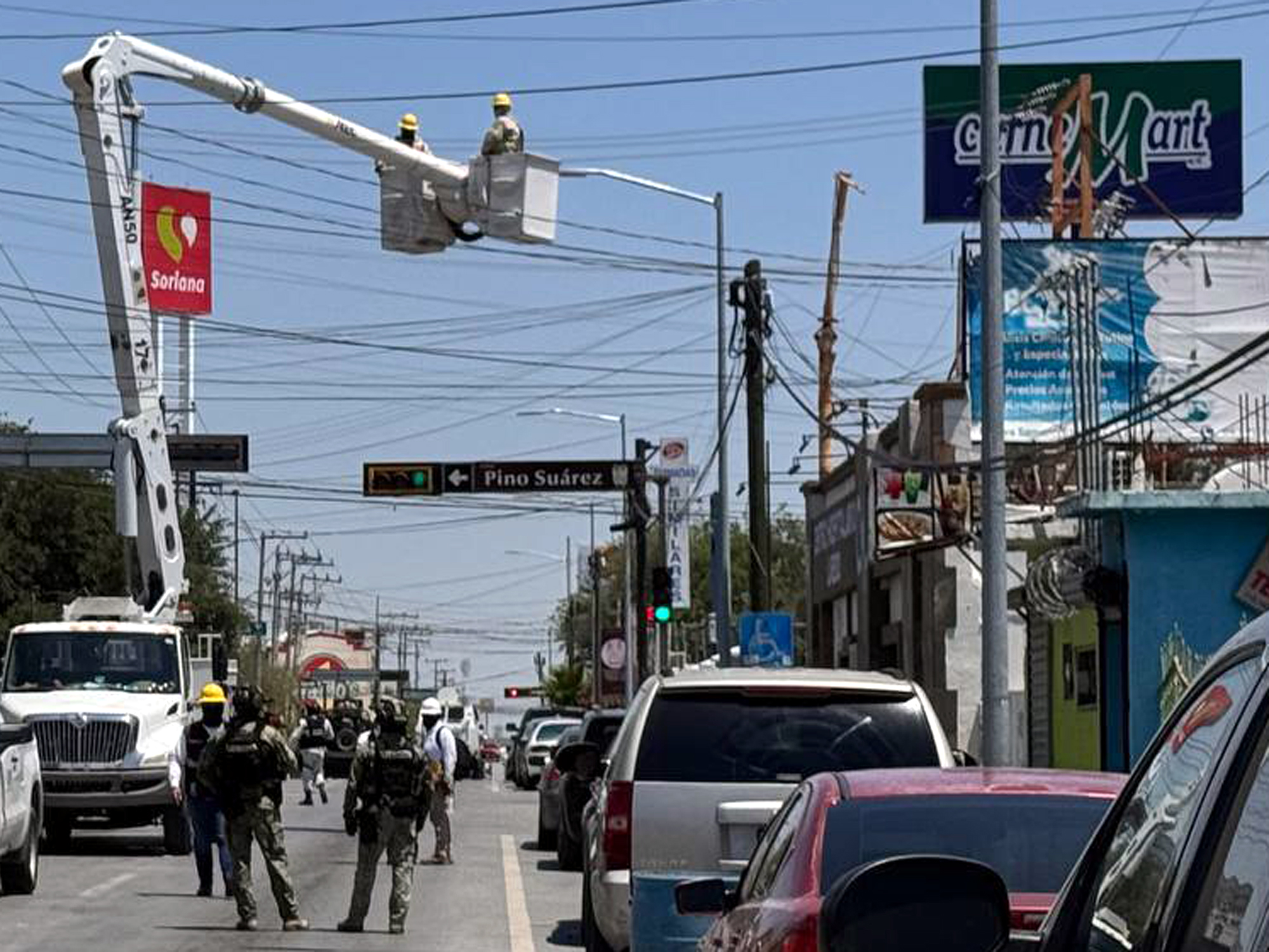 Operativo de CFE por robo de luz en el Centro Hospitalario Laredo Nuevo Lared