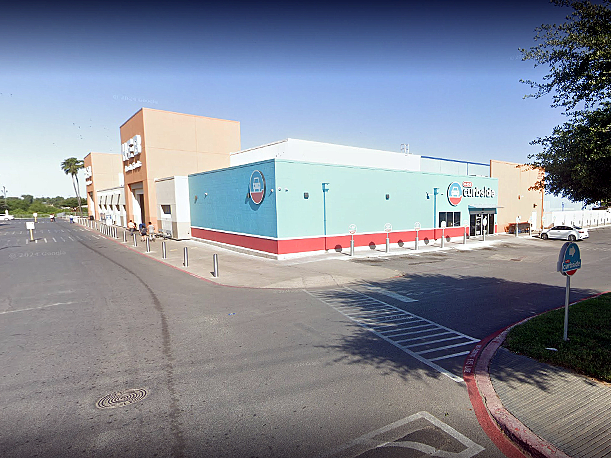 “Zona de entregas donde ocurrió el exhibicionismo en H-E-B Laredo.”