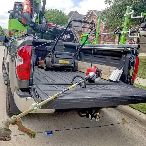 Herramientas de jardinería aseguradas para prevenir robos en Laredo Texas