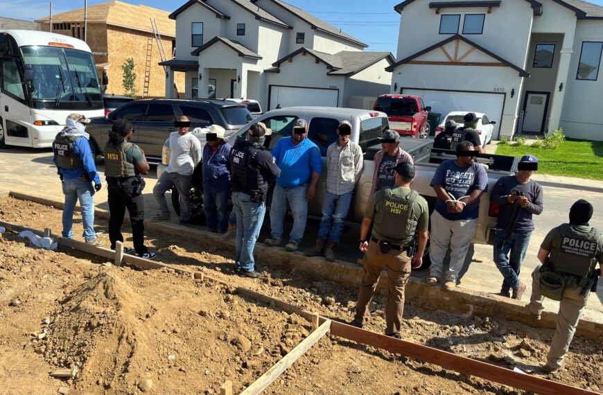 Agentes de ICE realizan operativo migratorio en sitios laborales de Laredo, Texas