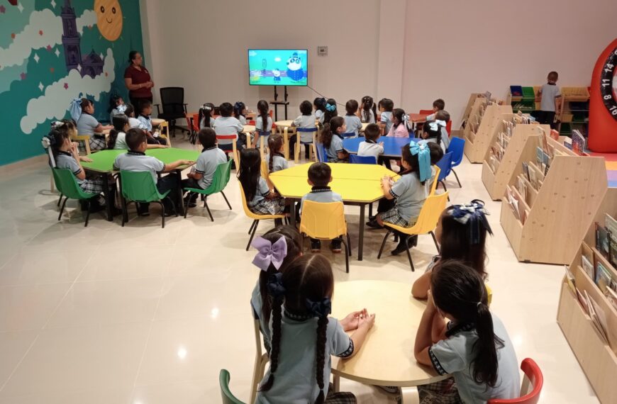 Pequeños de jardín de niños aprenden en la infoteca a evitar accidentes en la vía pública