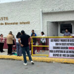 Madres trabajadoras afectadas por el cierre de estancias infantiles del ISSSTE en Nuevo Laredo protestan frente al inmueble clausurado