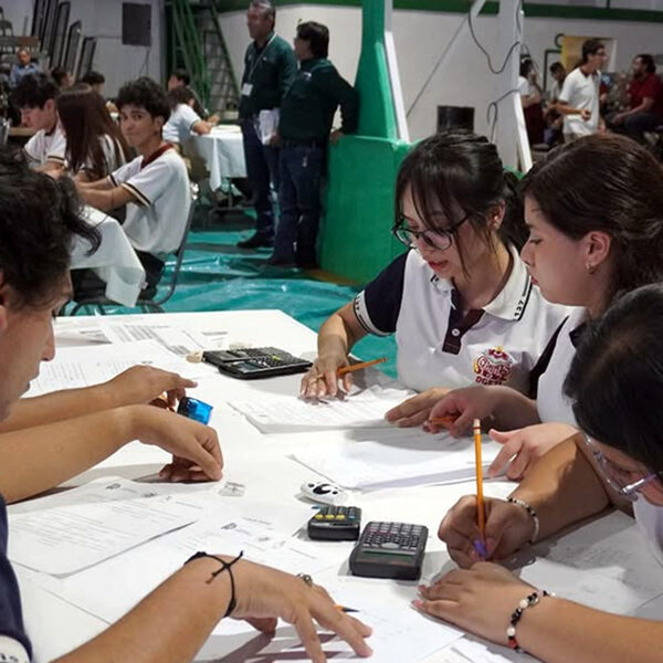 Más de 500 jóvenes compiten en física, lógica y matemáticas en el Tecnológico