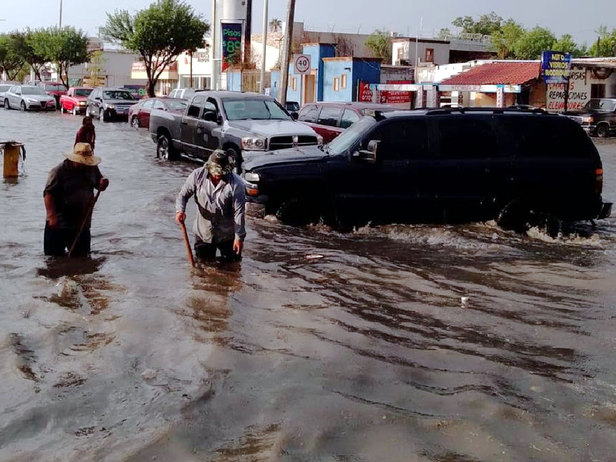 Equipos de emergencia listos ante temporada de huracanes y ciclones