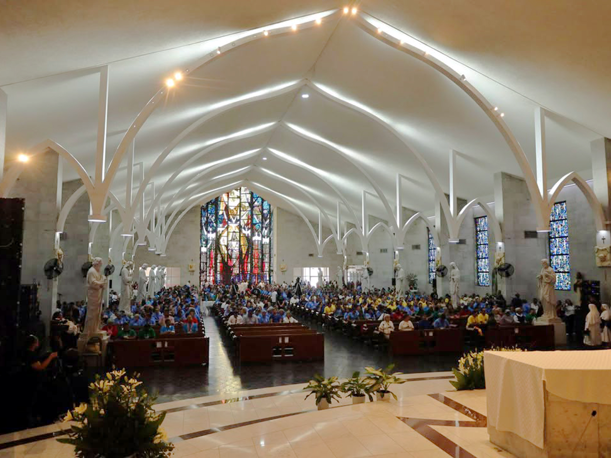 Fieles catlicos celebran el Jubileo de la Esperanza en Nuevo Laredo frente a la Catedral del Espritu Santo
