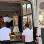Fieles reciben las reliquias de San Judas Tadeo en la parroquia de Nuevo Laredo