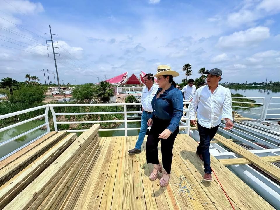 Alcaldesa Carmen Lilia Canturosas supervisa avances del puente peatonal de El Laguito