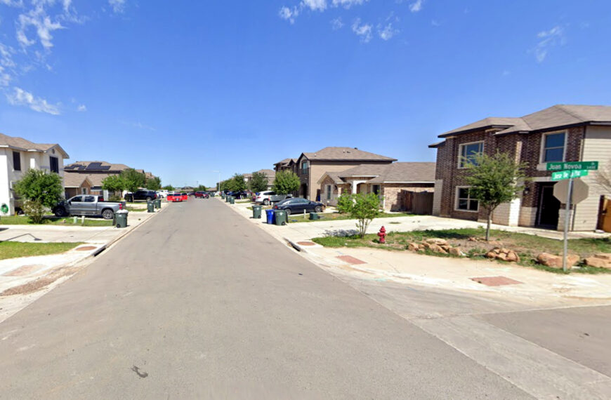 El martes 27, agentes de LPD y de la Policía de United ISD localizaron al menor en la cuadra 3300 de Juan Novoa Dr. y lo arrestaron por amenaza terrorista; fue trasladado al Webb County Youth Village.