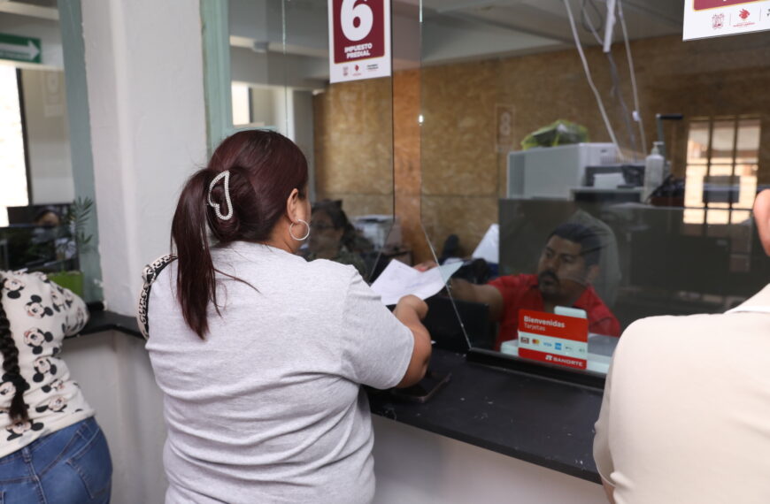 Contribuyentes de Nuevo Laredo acceden a seguro gratuito por pago del Predial 2025