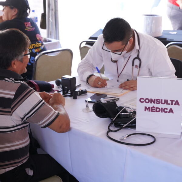 Ciudadanos reciben atención médica en Presidencia Cerquita de Ti en Benito Juárez